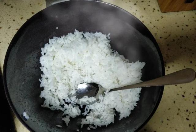 男生怎么变帅变白，三个可以让男生变白变帅的动作