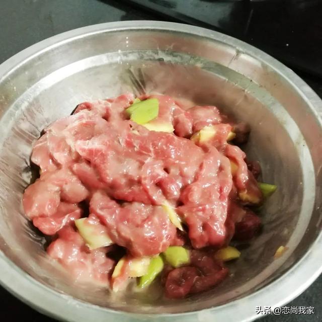 羊肉配什么菜好吃，这个季节吃羊肉配什么菜好吃（羊肉片别总是涮着吃）
