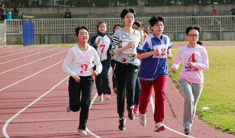 新手怎么练习跑步姿势，体育老师秘籍之