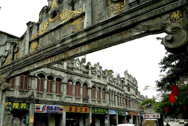 海南一日游槟榔谷导游推荐套餐，本地人从来不去的“槟榔谷”值得一游吗