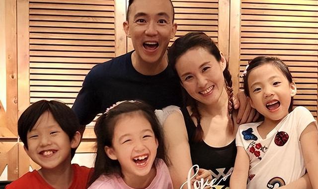 刘畊宏和他老婆十年的变化，与妻子一见钟情