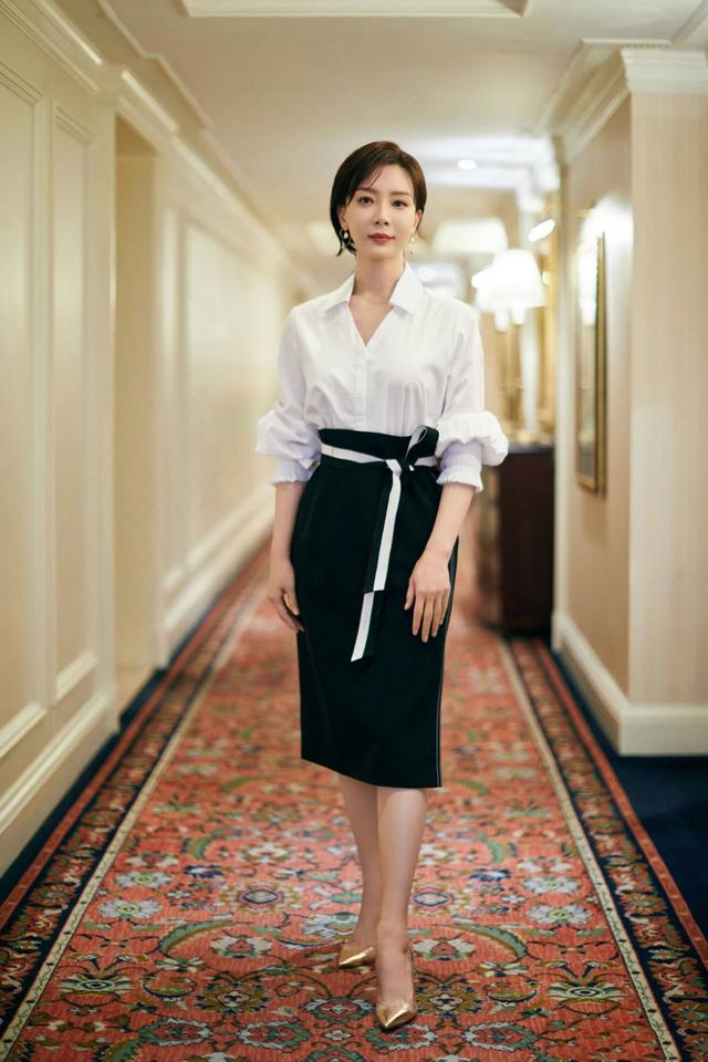 44岁陈数最美图，44岁陈数近照气质惊艳