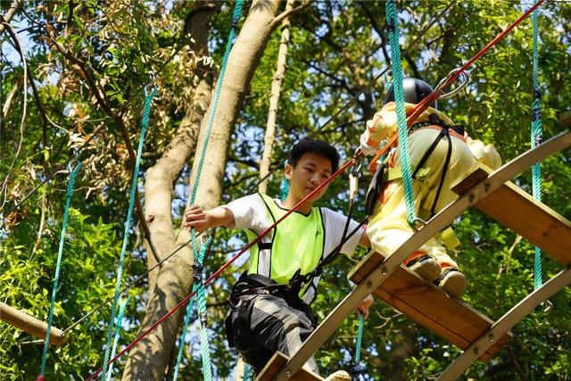 上海贡嘎山环线户外探险运动，香格里拉大环线