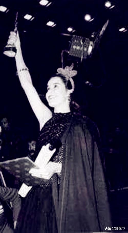 一个演黑奴的老片，女奴播出快40年了