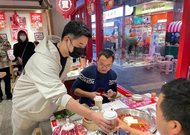 陈赫个人资料跑男成员，晒妻子小心翼翼