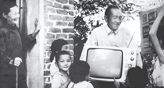 电视散文乡愁，有记忆的电视机