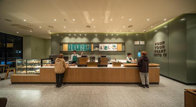 星巴克现任CEO，星巴克首位空降CEO