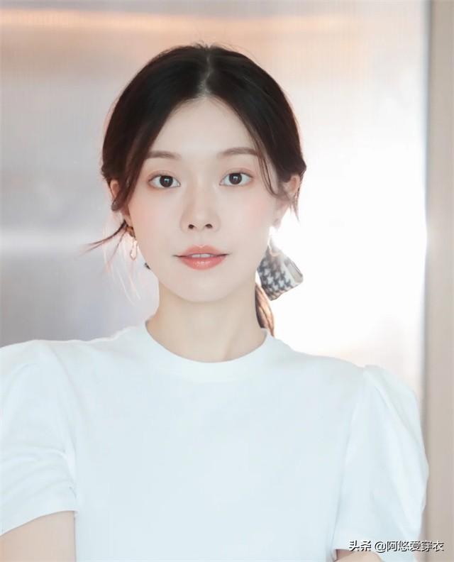 女生化妆精致还是自然好，“长期素颜”和“长期化妆”的女生