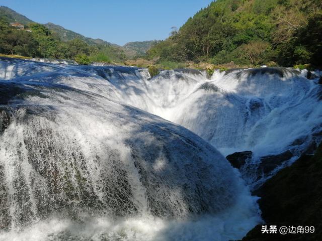 黄果树瀑布简介，贵州的黄果树瀑布简介（因黄果树瀑布而小有名气）