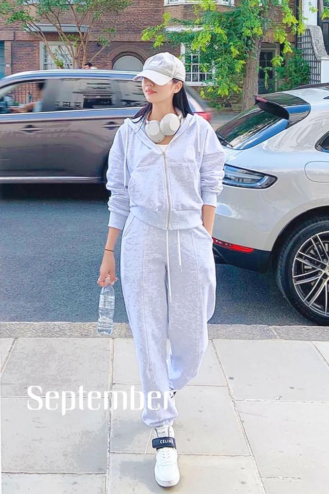 秋冬长款卫衣怎么搭配好看，长款卫衣下面别配小脚裤