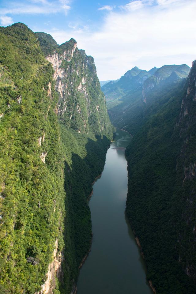 贵州最美的公路介绍，壮美的贵州遵义大发渠特大桥