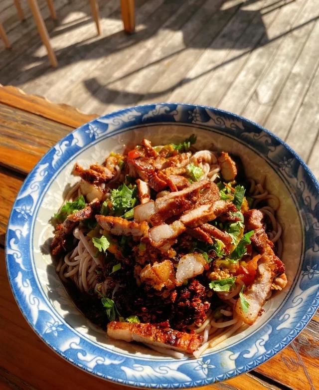 云南十八怪美食，云南最难忘的十道美食（云南十八怪之牛奶做成片片卖）