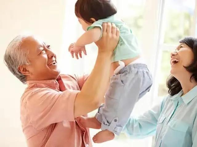 女教师退休年龄，女专业教师退休年龄规定（中小学老师50岁就教不动了）