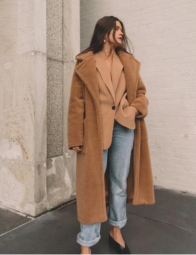 驼色大衣搭配图片，让你从20岁优雅到60岁的驼色大衣（驼色大衣怎么穿搭有气场）
