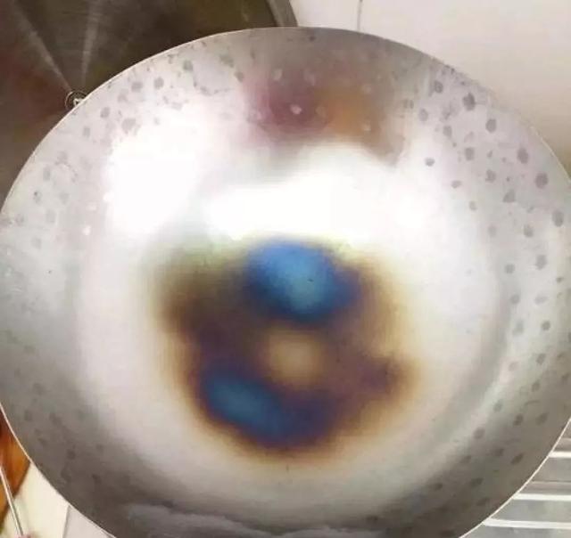 毒铁锅为何屡禁不止，炒菜用的铁锅用哪个比较安全呢