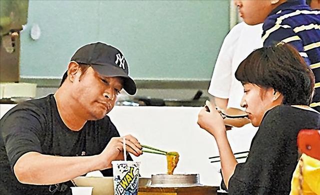 黄维德访谈录，当年陷入牵手门事件