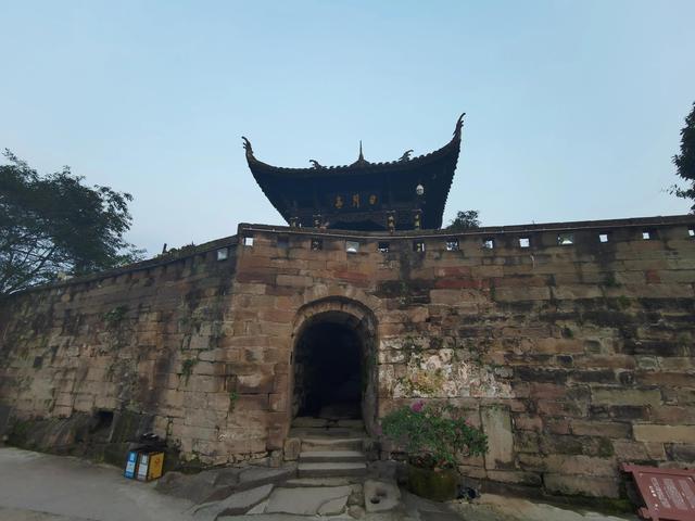 重庆主城周边古镇旅游推荐，我先给你推荐最值得游览的这二十三座