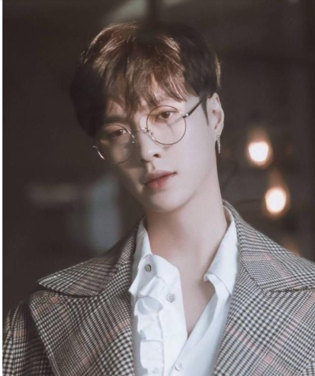 盘点那些眼睛里有星辰大海的男星，那些戴上眼镜就有斯文败类感觉的男星