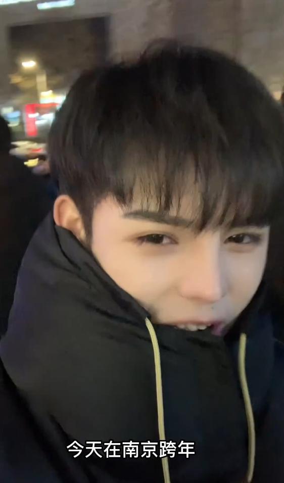 网红殷世航身高，网红殷世航现身引轰动