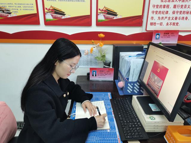 让青春开出绚丽之花，让青春之花绚丽绽放