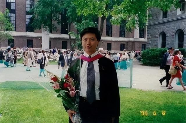 张默与童谣是现在很红的童谣吗，同样是见证童谣蜕变的人