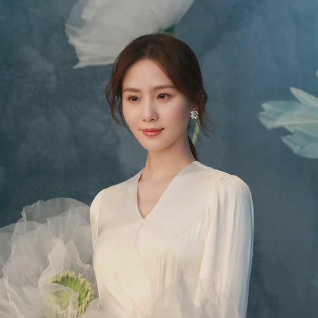 殷桃面相复原图，8位拥有美人痣的女星