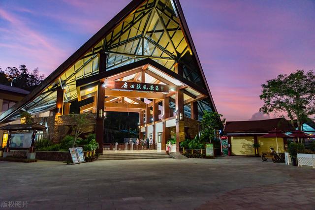 鹿回头山顶公园，海南的名胜古迹有哪些