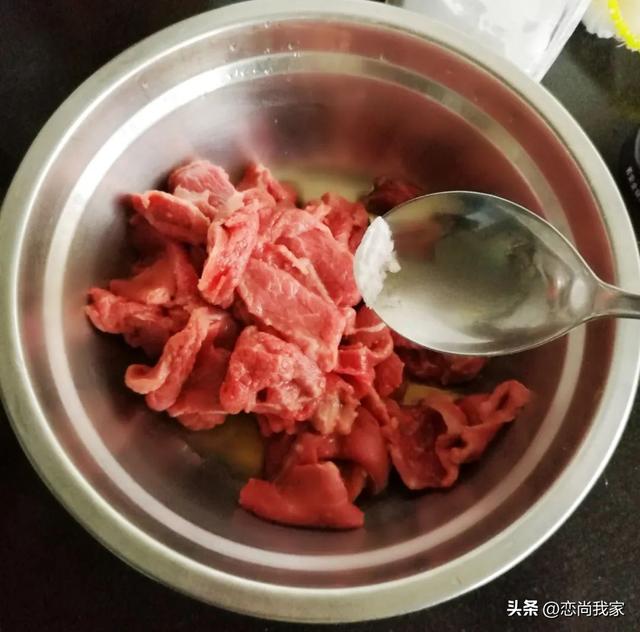 羊肉配什么菜好吃，这个季节吃羊肉配什么菜好吃（羊肉片别总是涮着吃）