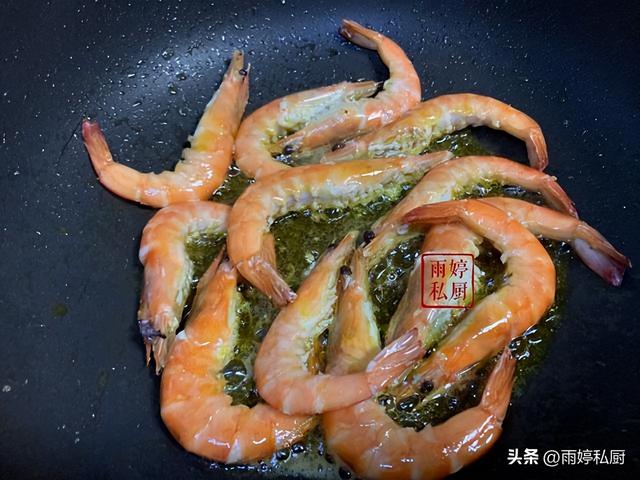 大虾怎么做最好吃，大虾怎么做才好吃又香（蒜蓉大虾的正确做法）