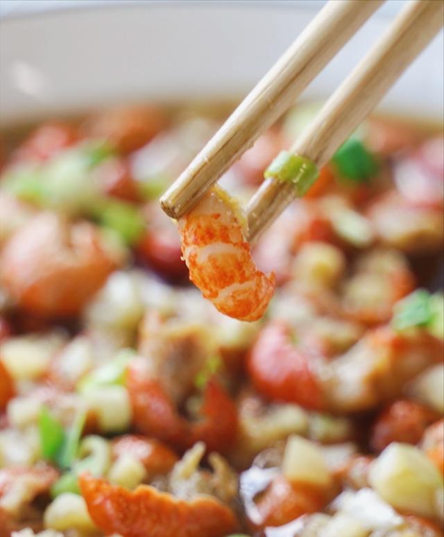 蒜蓉龙虾尾怎么做，蒜蓉龙虾尾好吃的做法（蒜蓉龙虾尾的家常做法全过程）