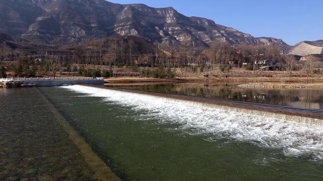 山西汾河公园近况，景区回应山西汾河湿地公园厕所门透明