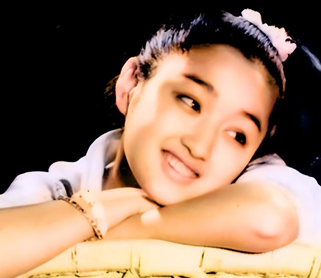 杨钰莹曾经红透半边天的一代天后，从甜歌天后到