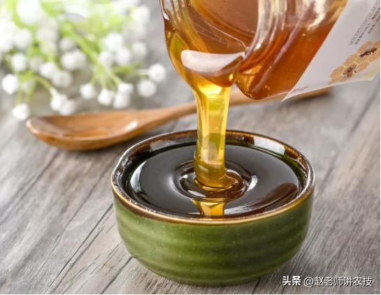 蜂蜜会变质吗能保存多长时间，很多人不知道出现这个味道就得扔了
