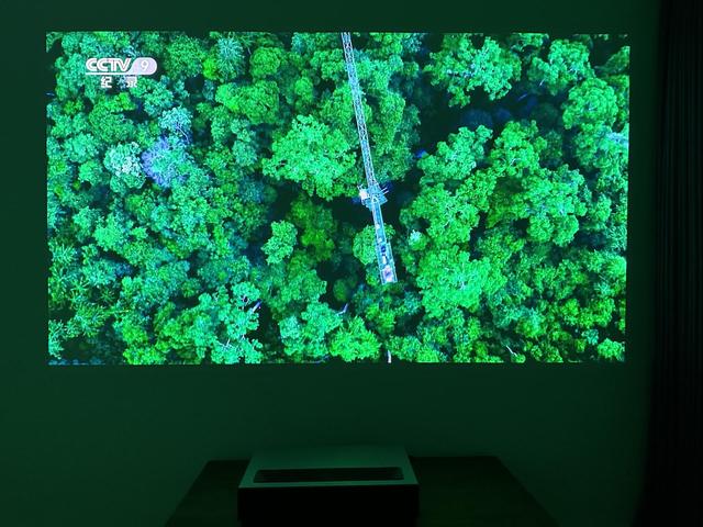 峰米小米激光电视对比评测，万元全色激光电视到底好不好用