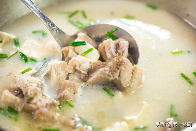 炖鱼放花椒大料吗，炖鱼最好放哪些调料