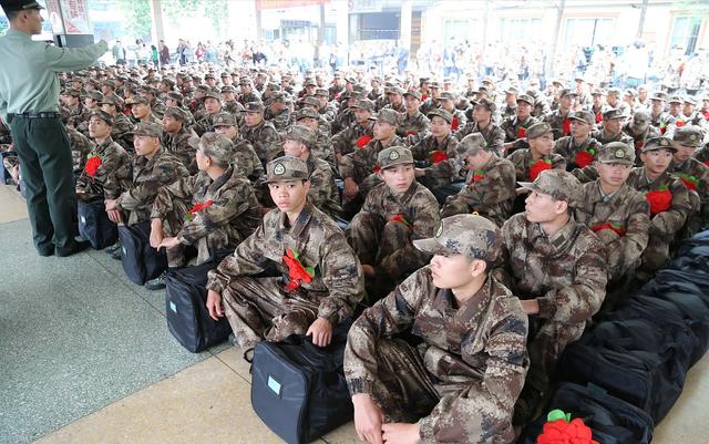 大学生参军入伍，大学生当兵所具备的条件（但有4类人将失去当兵资格）