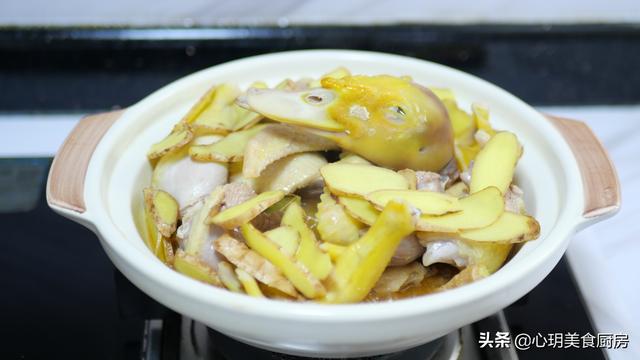 传统的姜母鸭美食，北方人第一次吃姜母鸭竟吃不够