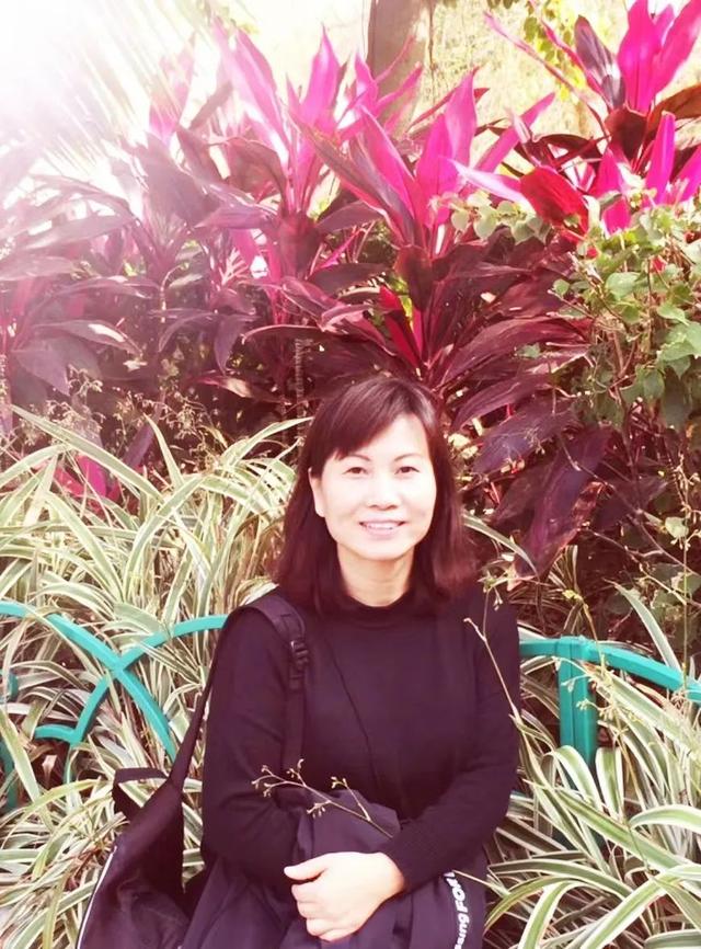 学生徽章图案设计，徽映成趣章