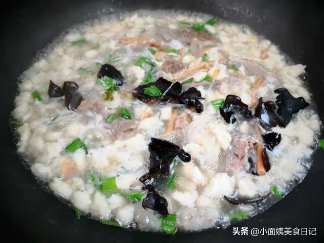 羊肉泡馍怎么吃，吃羊肉泡馍的正确姿势（体验舌尖上西安的味道）