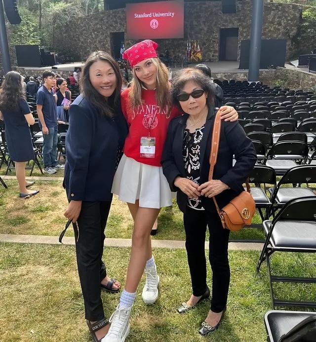 谷爱凌综艺首秀，谷爱凌参加开学典礼