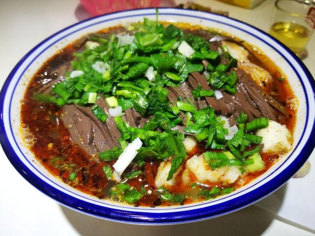 如何做最正宗陕西羊肉泡馍，陕西最正宗的羊肉泡馍让的制作过程