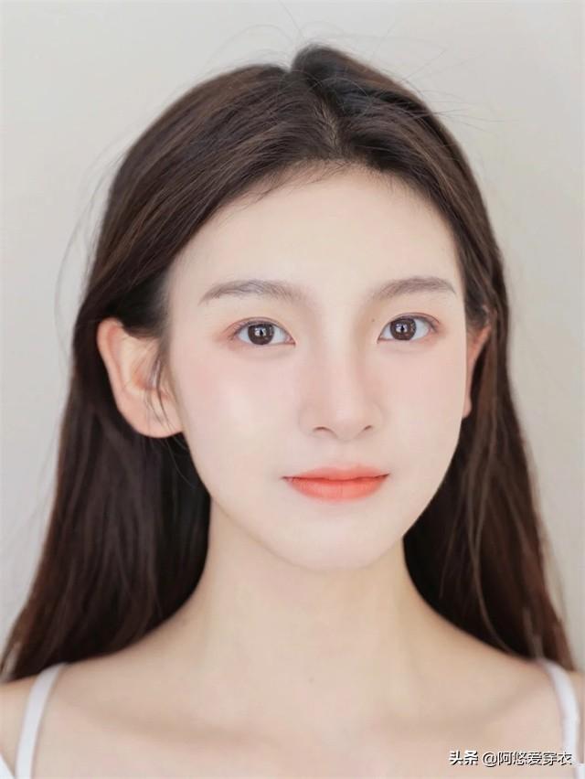 女生化妆精致还是自然好，“长期素颜”和“长期化妆”的女生