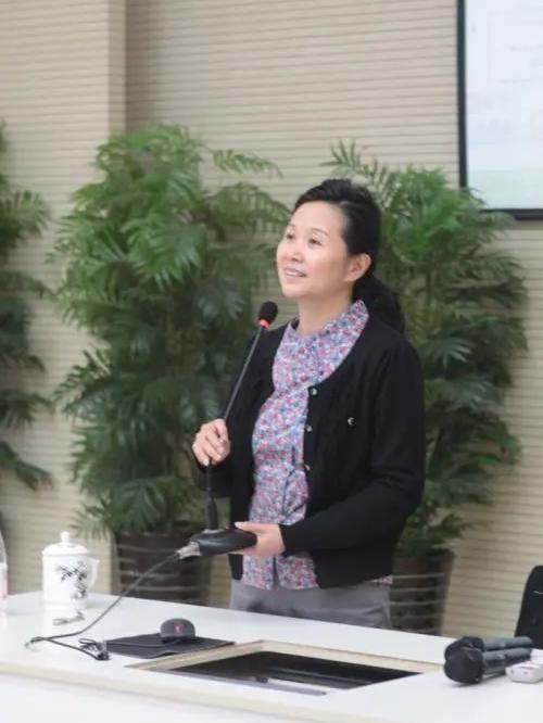 倒追老公恩爱30年，黄菡年轻时（倒追老公恩爱30年无绯闻）