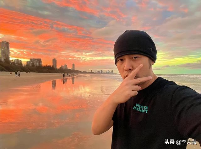 王俊凯跟唱周杰伦部分，周杰伦发新专辑场面盛大