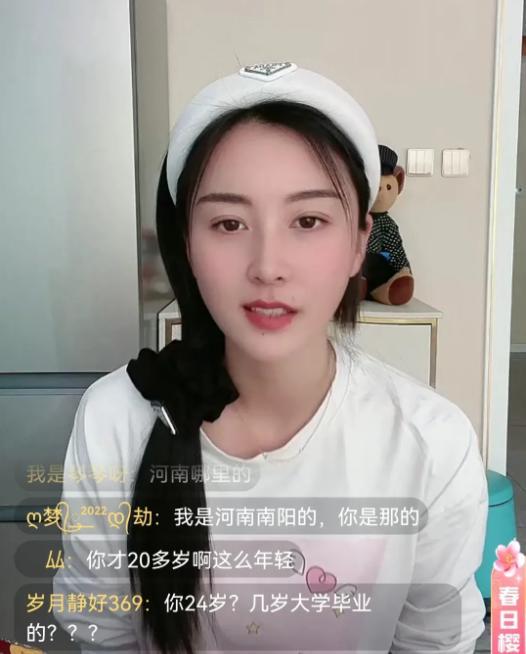 嘎子哥老婆晒一家三口照，说“老婆你是不是又偷摸变漂亮了”