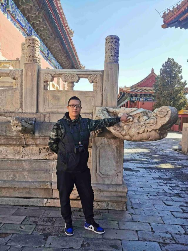 学生徽章图案设计，徽映成趣章