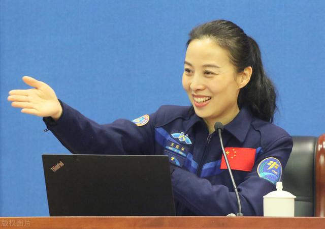 王亚平个人资料，王亚平航天员个人事迹（为丈夫生下一个女儿）