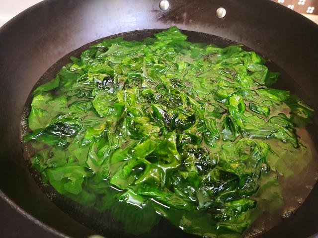 白菜芹菜猪肉饺子怎么做才好吃，我家的白菜芹菜猪肉饺子特别香