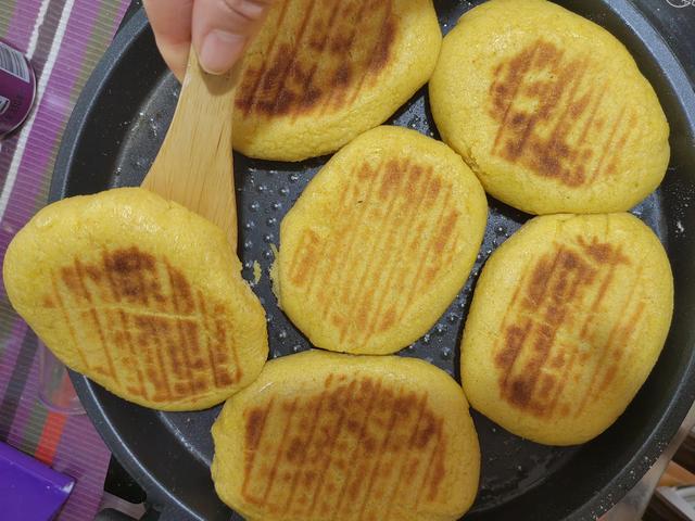 贴饼子怎么和面，贴饼子最简单做法