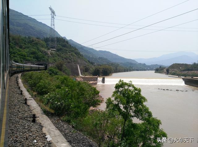 川黔铁路现在起点在哪，曾经客货并重的川黔铁路